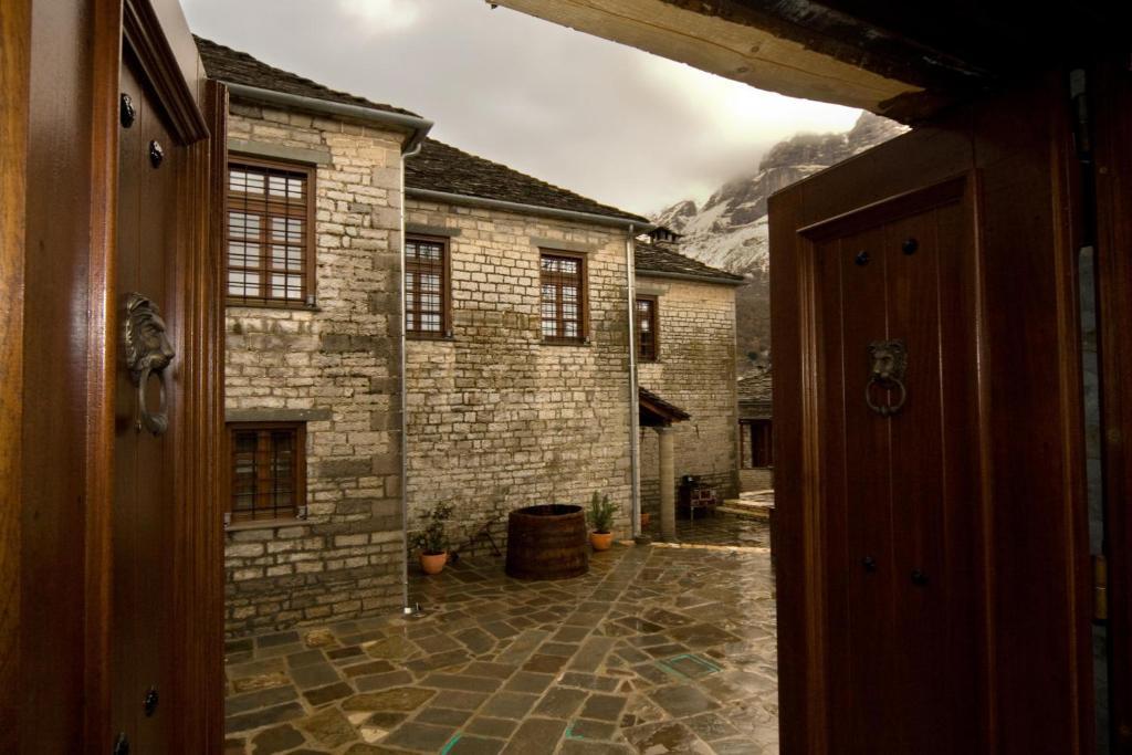 Archontiko Geki 1876 Hotel Papingo Buitenkant foto