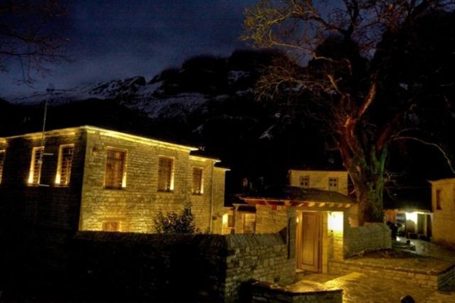 Archontiko Geki 1876 Hotel Papingo Buitenkant foto